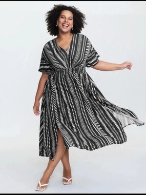 BloomChic Black and White Geometric V-Neck Dress